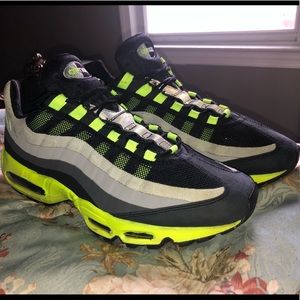 Air max 95 size 12 Volt Charcoal Neon RARE No Sew